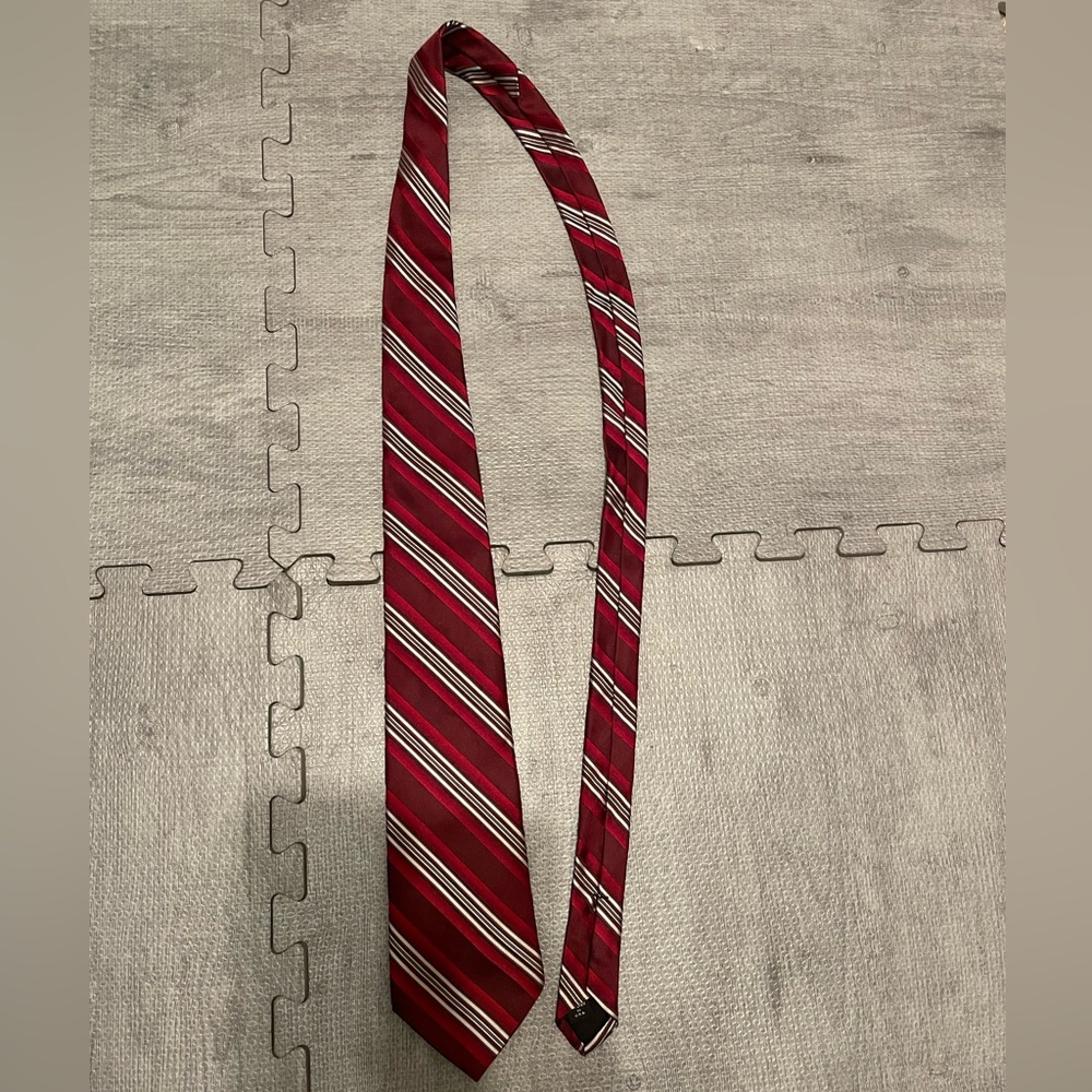 Men’s Murano Red stripped tie.